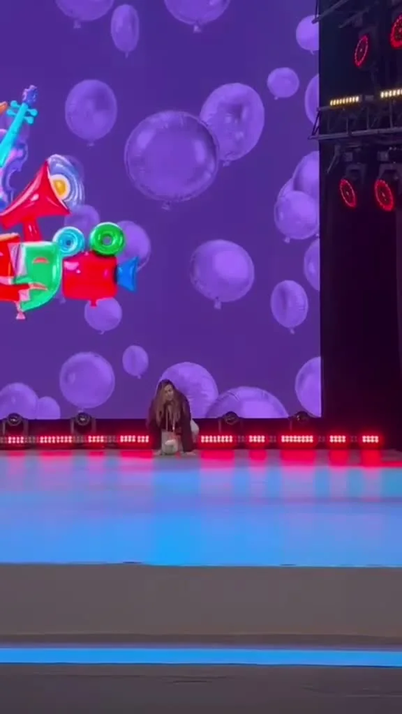 Lea Fouani performing on stage at the V International Children's Cultural Forum